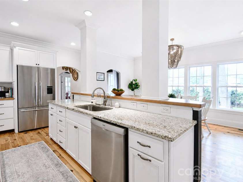 4484 Ranchway Drive, Concord, NC 28027.  MLS# CAR4375185, YatesRealty ID 21305. Bright and airy kitchen featuring granite countertops and abundant workspace