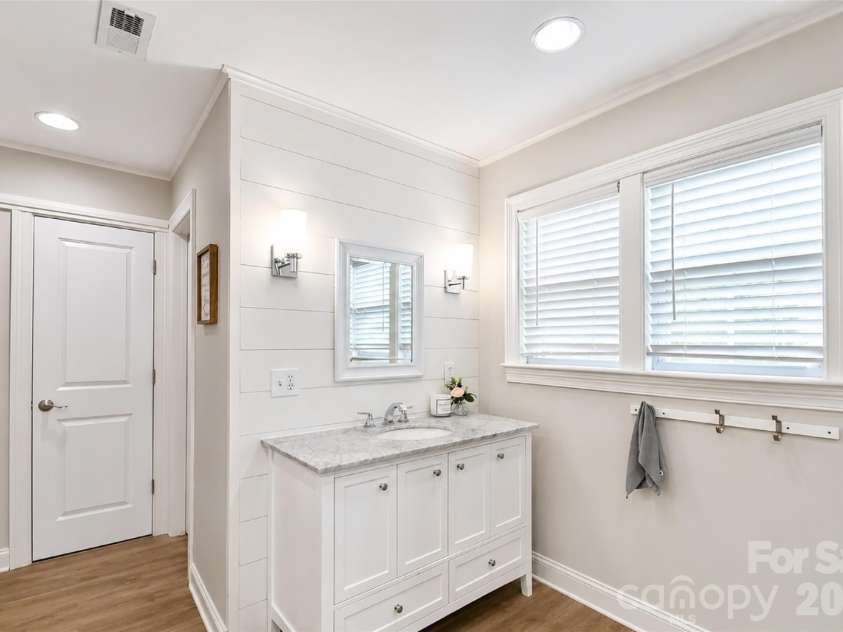 4484 Ranchway Drive, Concord, NC 28027.  MLS# CAR4375185, YatesRealty ID 21305. Light-filled primary bathroom featuring spacious dual vanity and large window for natural light