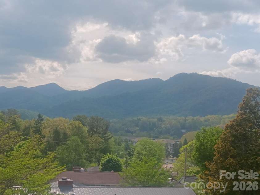 32 Keller Street, Waynesville, NC 28786.  MLS# CAR4359956, YatesRealty ID 21306. 
