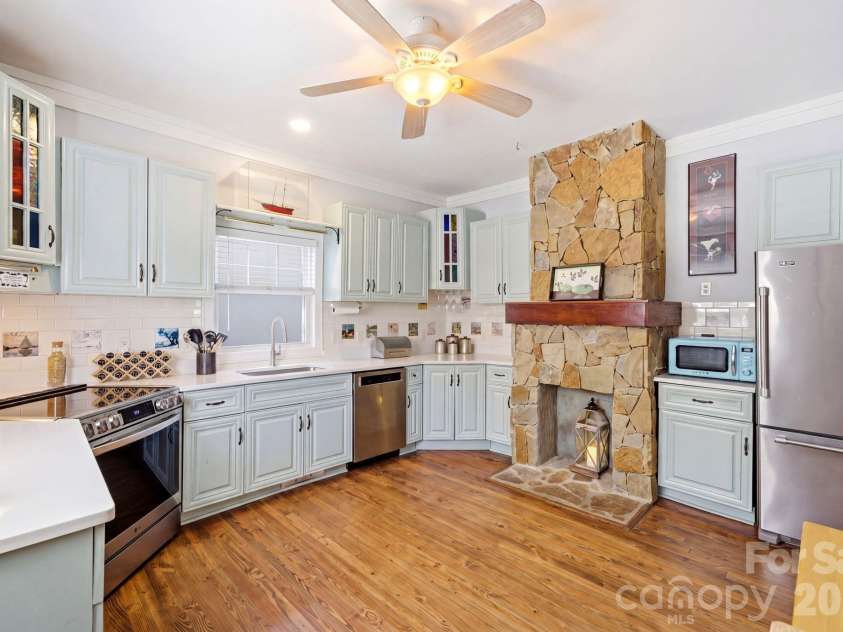 734 Herrin Avenue, Charlotte, NC 28205.  MLS# CAR4374397, YatesRealty ID 21307. 