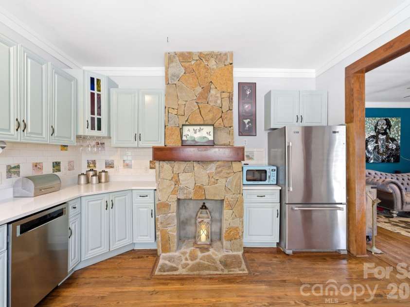 734 Herrin Avenue, Charlotte, NC 28205.  MLS# CAR4374397, YatesRealty ID 21307. 