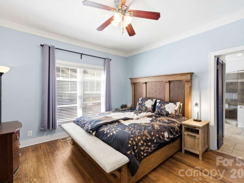 734 Herrin Avenue, Charlotte, NC 28205.  MLS# CAR4374397, YatesRealty ID 21307. 