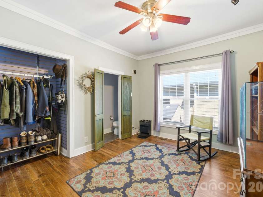 734 Herrin Avenue, Charlotte, NC 28205.  MLS# CAR4374397, YatesRealty ID 21307. 