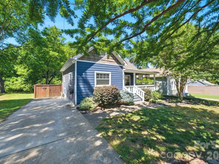 734 Herrin Avenue, Charlotte, NC 28205.  MLS# CAR4374397, YatesRealty ID 21307. 
