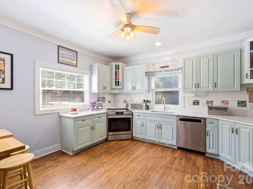 734 Herrin Avenue, Charlotte, NC 28205.  MLS# CAR4374397, YatesRealty ID 21307. 