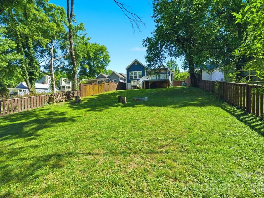 734 Herrin Avenue, Charlotte, NC 28205.  MLS# CAR4374397, YatesRealty ID 21307. 