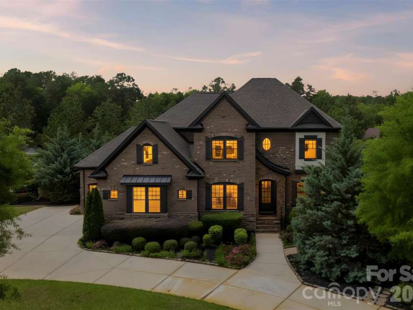 1009 Princessa Drive, Matthews, NC 28104.  MLS# CAR4378075, YatesRealty ID 21308. 