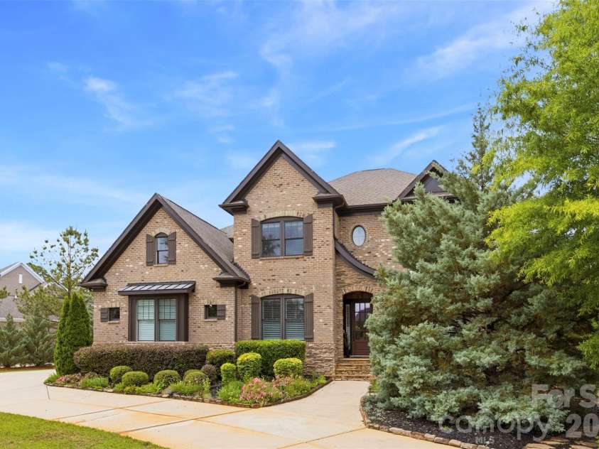 1009 Princessa Drive, Matthews, NC 28104.  MLS# CAR4378075, YatesRealty ID 21308. 