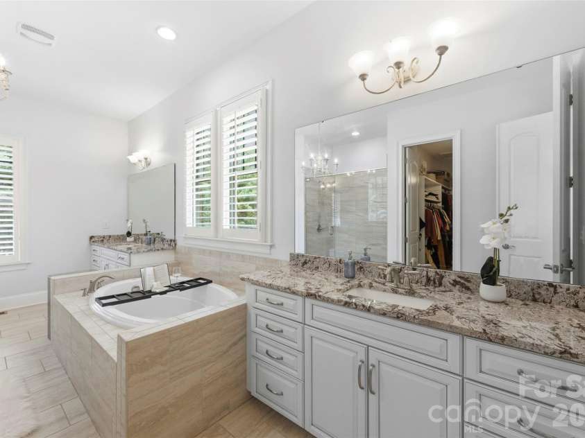 1009 Princessa Drive, Matthews, NC 28104.  MLS# CAR4378075, YatesRealty ID 21308. 