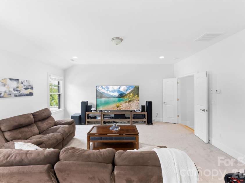 1009 Princessa Drive, Matthews, NC 28104.  MLS# CAR4378075, YatesRealty ID 21308. 