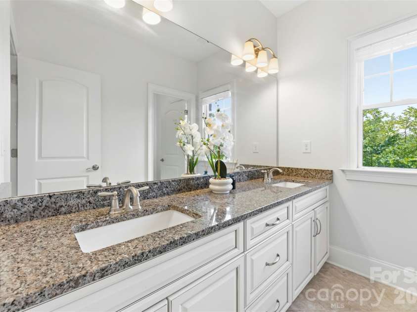 1009 Princessa Drive, Matthews, NC 28104.  MLS# CAR4378075, YatesRealty ID 21308. 