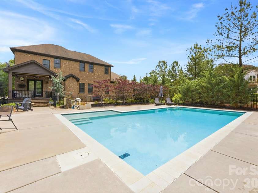 1009 Princessa Drive, Matthews, NC 28104.  MLS# CAR4378075, YatesRealty ID 21308. 