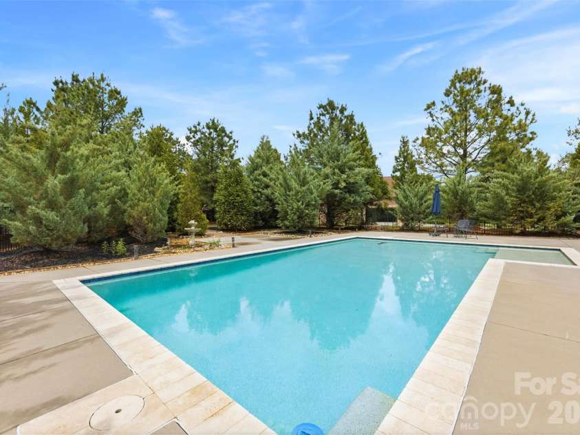 1009 Princessa Drive, Matthews, NC 28104.  MLS# CAR4378075, YatesRealty ID 21308. 