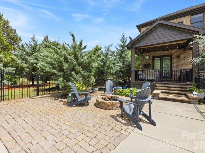 1009 Princessa Drive, Matthews, NC 28104.  MLS# CAR4378075, YatesRealty ID 21308. 