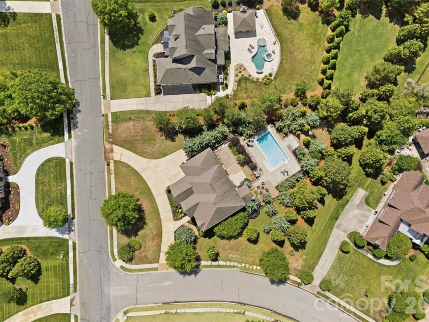 1009 Princessa Drive, Matthews, NC 28104.  MLS# CAR4378075, YatesRealty ID 21308. 