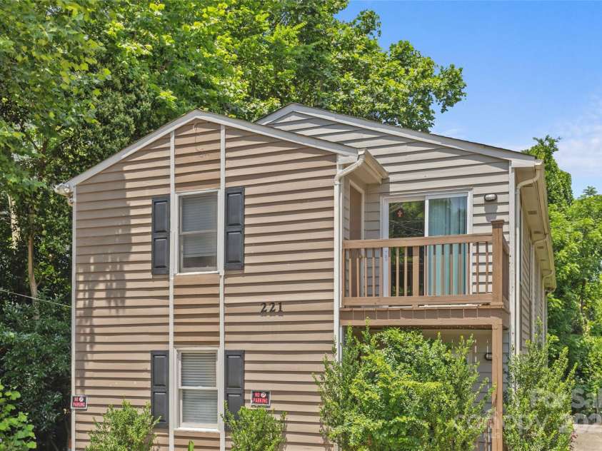221 Cedar Street, Charlotte, NC 28202.  MLS# CAR4268658, YatesRealty ID 21309. 