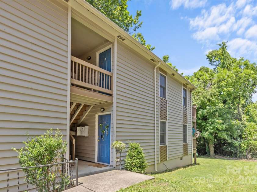 221 Cedar Street, Charlotte, NC 28202.  MLS# CAR4268658, YatesRealty ID 21309. 
