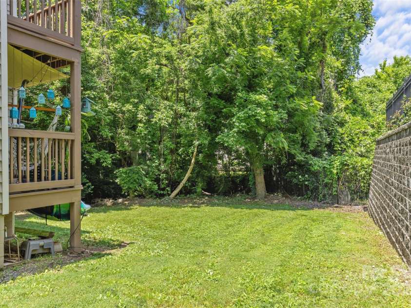 221 Cedar Street, Charlotte, NC 28202.  MLS# CAR4268658, YatesRealty ID 21309. 