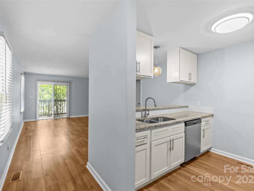 221 Cedar Street, Charlotte, NC 28202.  MLS# CAR4268658, YatesRealty ID 21309. Unit A