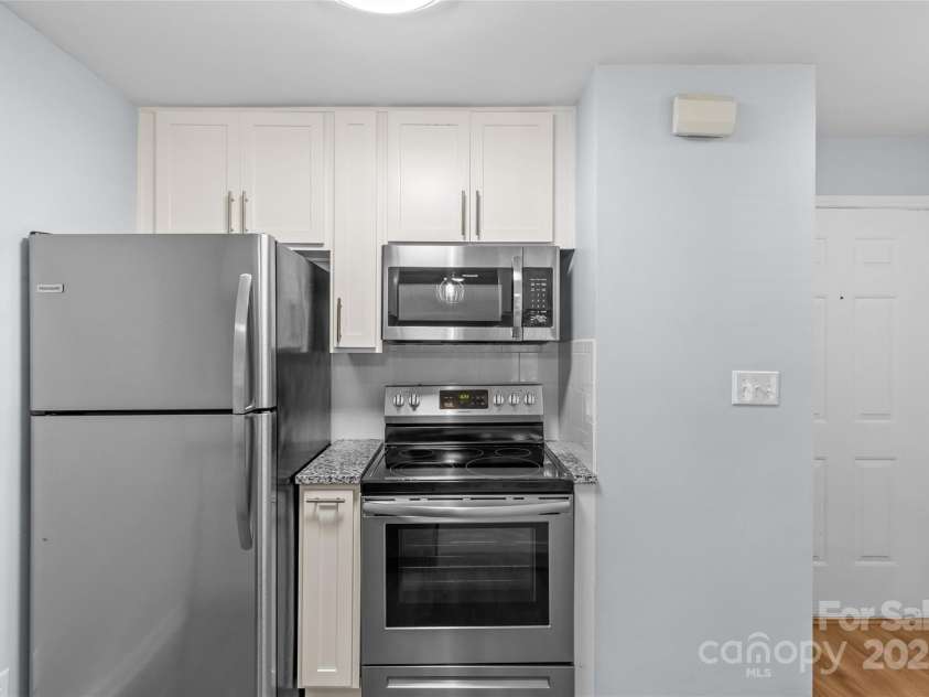 221 Cedar Street, Charlotte, NC 28202.  MLS# CAR4268658, YatesRealty ID 21309. Unit A