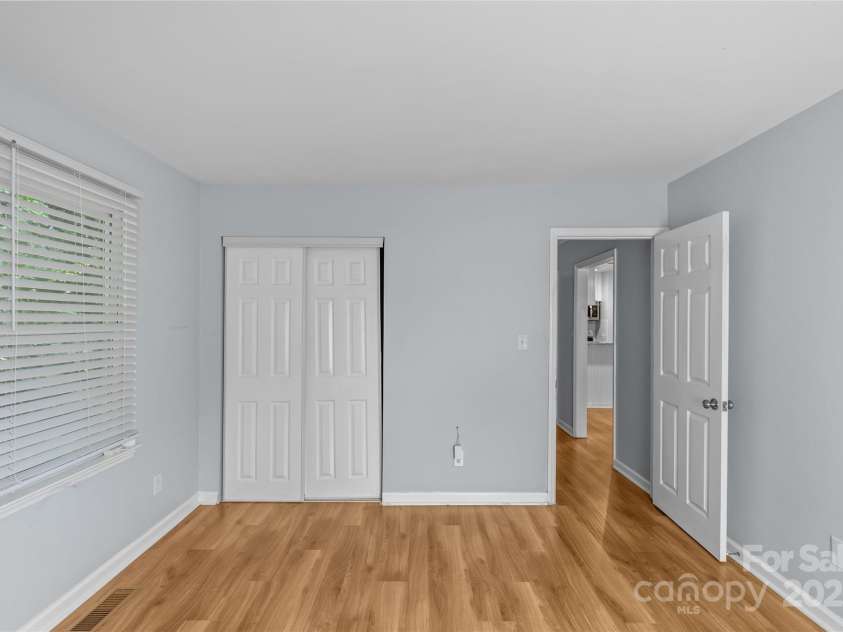 221 Cedar Street, Charlotte, NC 28202.  MLS# CAR4268658, YatesRealty ID 21309. Unit A