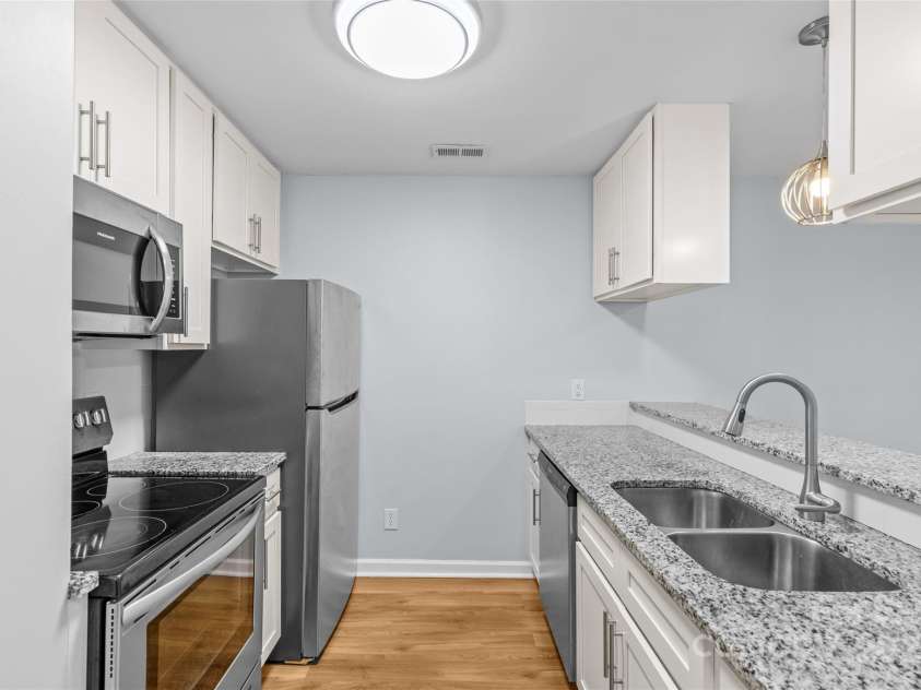 221 Cedar Street, Charlotte, NC 28202.  MLS# CAR4268658, YatesRealty ID 21309. Unit D