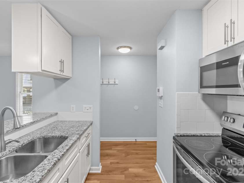 221 Cedar Street, Charlotte, NC 28202.  MLS# CAR4268658, YatesRealty ID 21309. Unit D