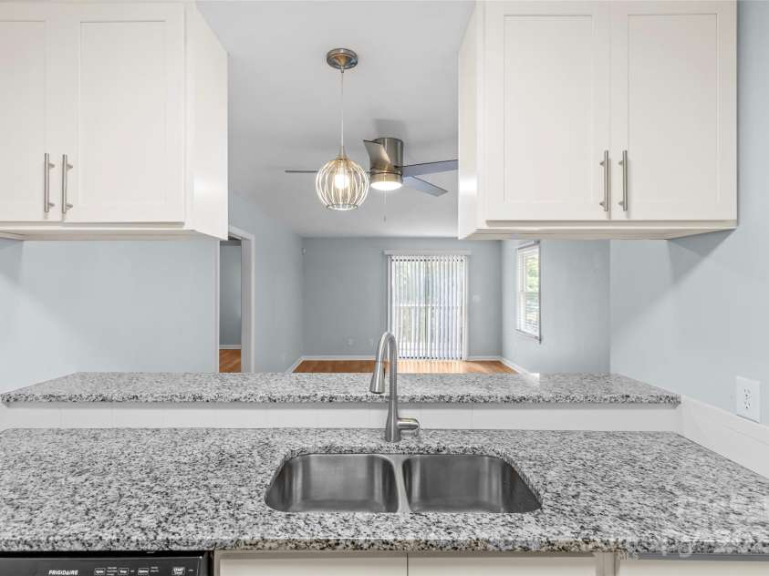 221 Cedar Street, Charlotte, NC 28202.  MLS# CAR4268658, YatesRealty ID 21309. Unit D