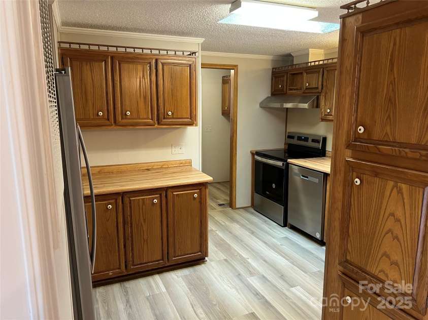 112 and 154 Merri Drive, Hendersonville, NC 28792.  MLS# CAR4184077, YatesRealty ID 2131. 
