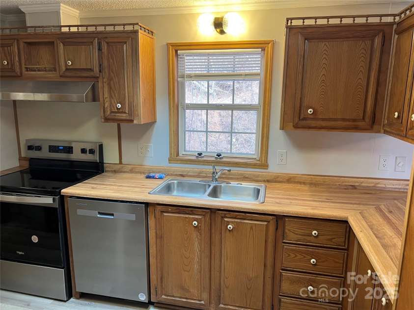 112 and 154 Merri Drive, Hendersonville, NC 28792.  MLS# CAR4184077, YatesRealty ID 2131. 