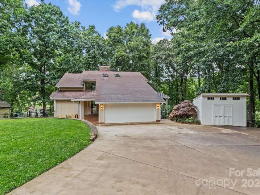 138 Ardmore Place, Mooresville, NC 28117.  MLS# CAR4270841, YatesRealty ID 21310. 
