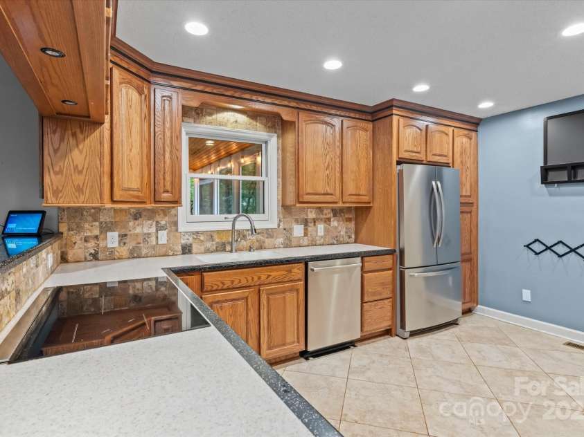138 Ardmore Place, Mooresville, NC 28117.  MLS# CAR4270841, YatesRealty ID 21310. 