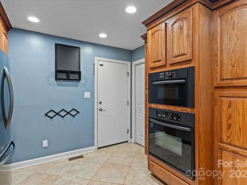 138 Ardmore Place, Mooresville, NC 28117.  MLS# CAR4270841, YatesRealty ID 21310. 