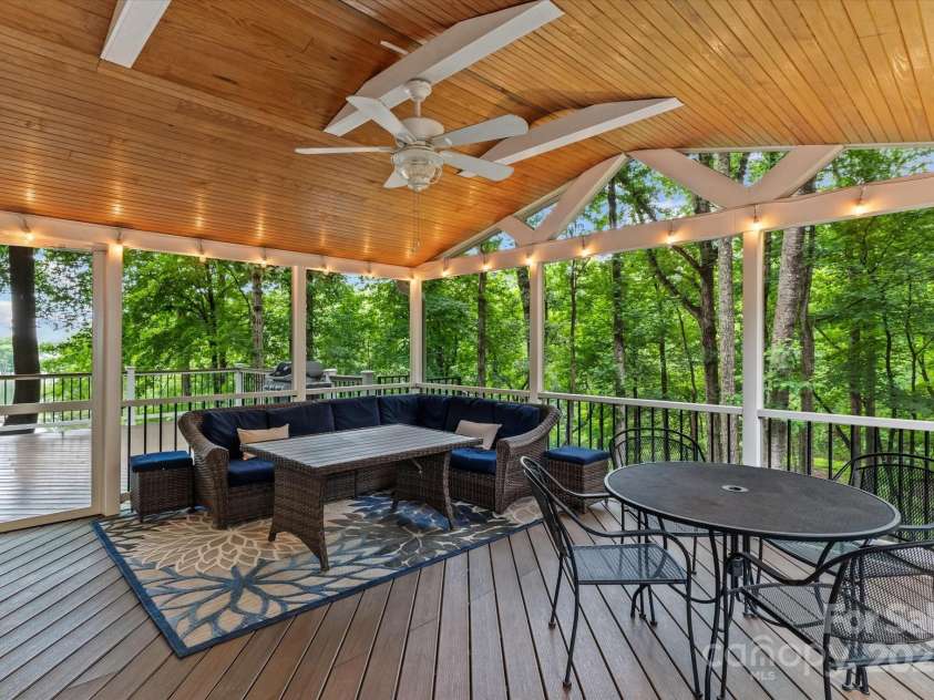 138 Ardmore Place, Mooresville, NC 28117.  MLS# CAR4270841, YatesRealty ID 21310. 
