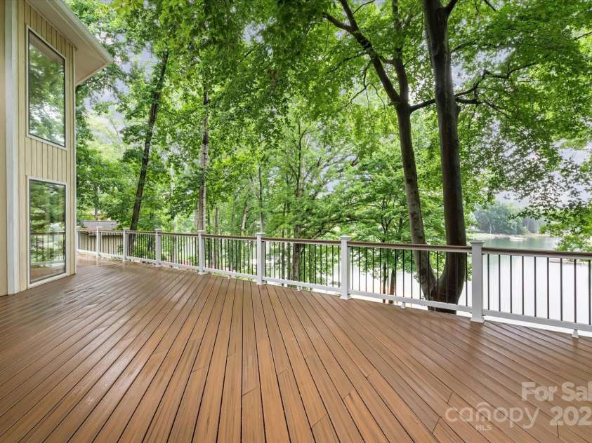 138 Ardmore Place, Mooresville, NC 28117.  MLS# CAR4270841, YatesRealty ID 21310. 
