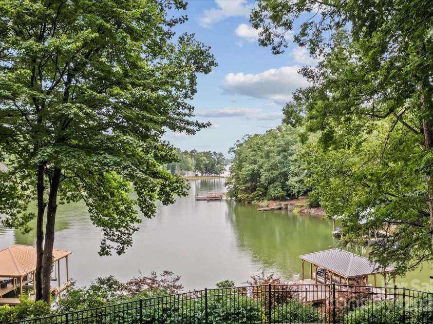 138 Ardmore Place, Mooresville, NC 28117.  MLS# CAR4270841, YatesRealty ID 21310. 