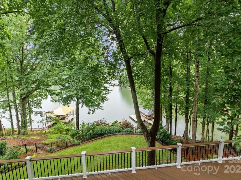 138 Ardmore Place, Mooresville, NC 28117.  MLS# CAR4270841, YatesRealty ID 21310. 