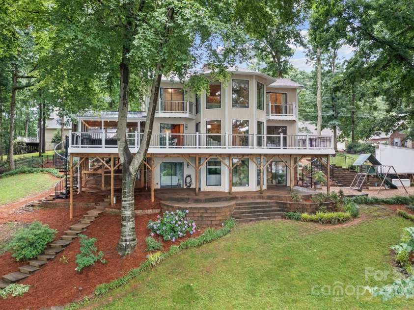 138 Ardmore Place, Mooresville, NC 28117.  MLS# CAR4270841, YatesRealty ID 21310. 