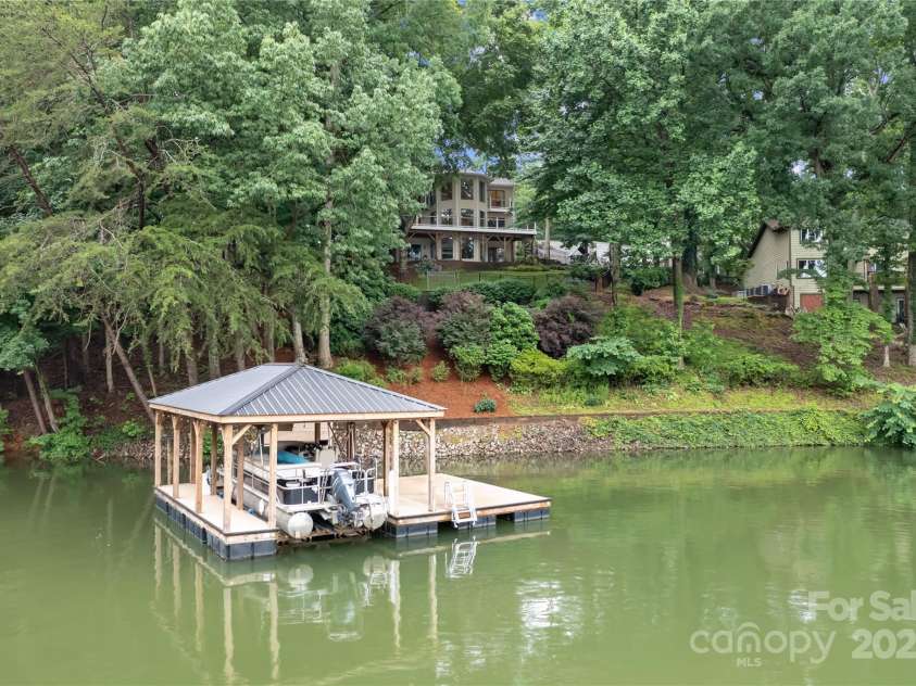 138 Ardmore Place, Mooresville, NC 28117.  MLS# CAR4270841, YatesRealty ID 21310. 