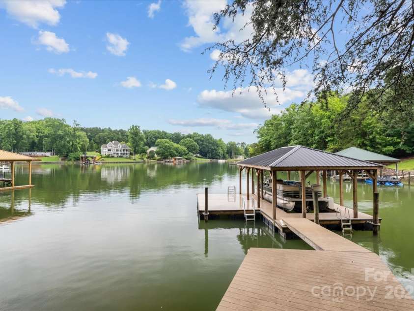 138 Ardmore Place, Mooresville, NC 28117.  MLS# CAR4270841, YatesRealty ID 21310. 