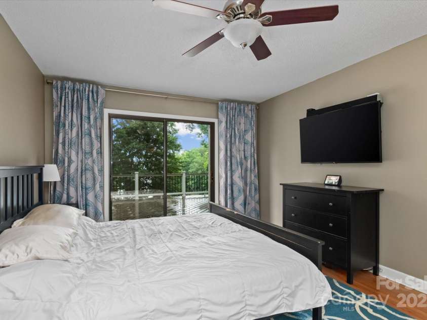 138 Ardmore Place, Mooresville, NC 28117.  MLS# CAR4270841, YatesRealty ID 21310. 