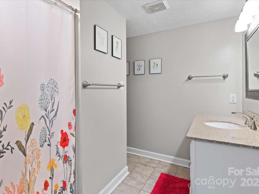 138 Ardmore Place, Mooresville, NC 28117.  MLS# CAR4270841, YatesRealty ID 21310. 