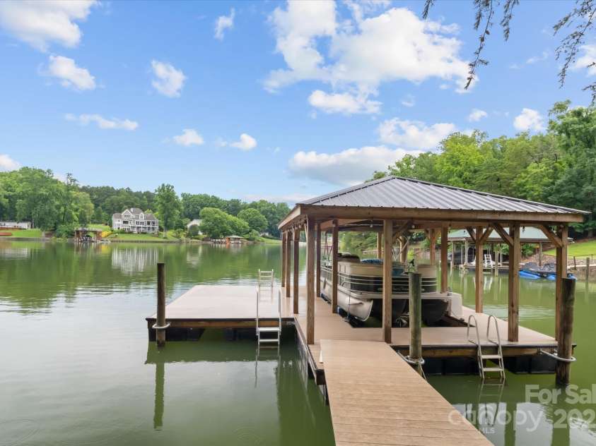 138 Ardmore Place, Mooresville, NC 28117.  MLS# CAR4270841, YatesRealty ID 21310. 