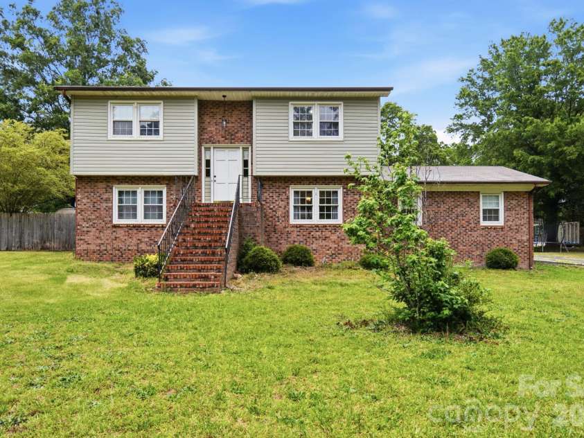 908 Forest Drive, Marshville, NC 28103.  MLS# CAR4374661, YatesRealty ID 21311. 
