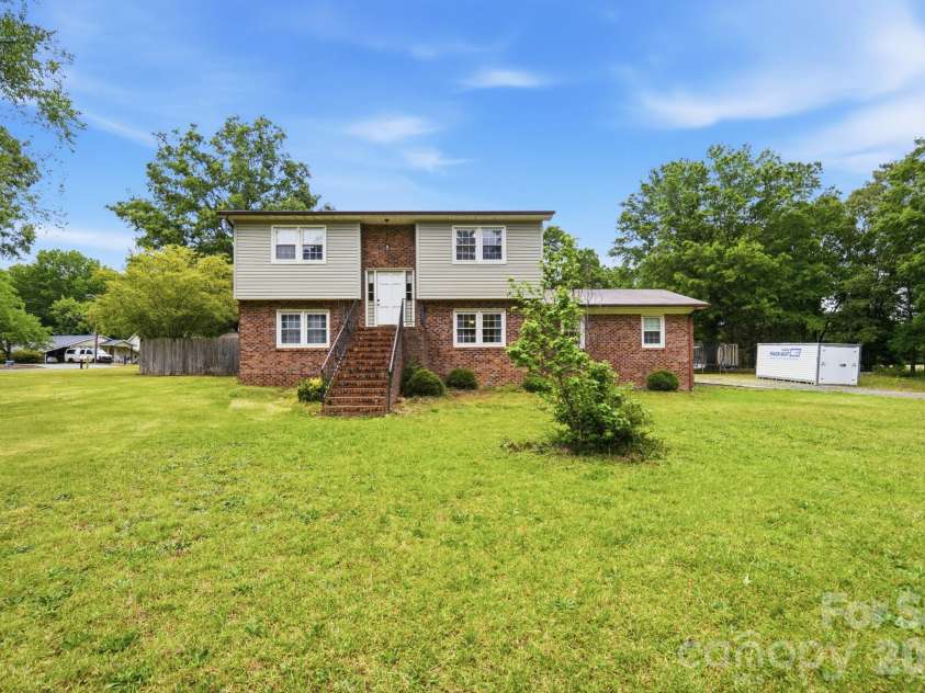 908 Forest Drive, Marshville, NC 28103.  MLS# CAR4374661, YatesRealty ID 21311. 