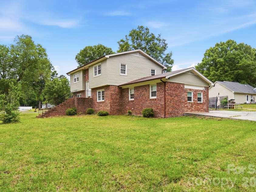 908 Forest Drive, Marshville, NC 28103.  MLS# CAR4374661, YatesRealty ID 21311. 