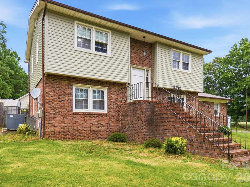 908 Forest Drive, Marshville, NC 28103.  MLS# CAR4374661, YatesRealty ID 21311. 
