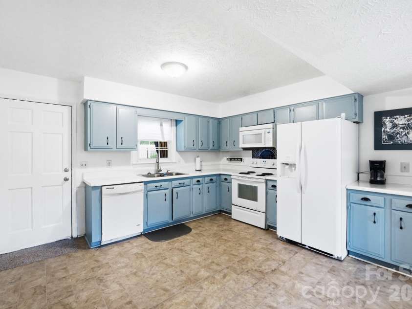 908 Forest Drive, Marshville, NC 28103.  MLS# CAR4374661, YatesRealty ID 21311. 