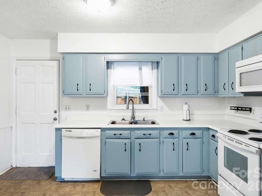 908 Forest Drive, Marshville, NC 28103.  MLS# CAR4374661, YatesRealty ID 21311. 