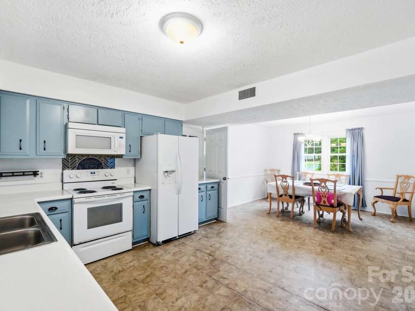 908 Forest Drive, Marshville, NC 28103.  MLS# CAR4374661, YatesRealty ID 21311. 